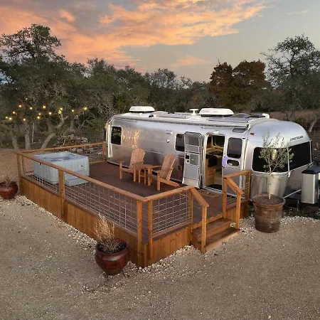 Hotel Airstream Getaway - Hot Tub & Fire Pit